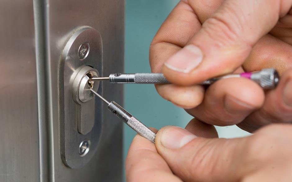 comment ouvrir une porte sans poignée Chambourcy